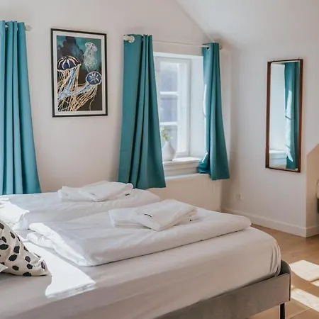 Kefs & Cafe Bed & Breakfast *