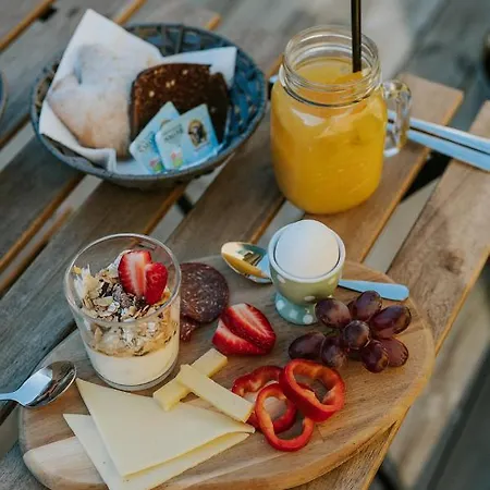 Bed & Breakfast Kefs Guesthouse&café