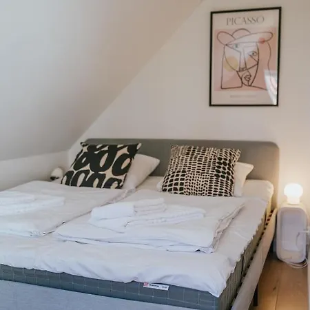 Bed & Breakfast Kefs Guesthouse&café