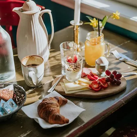 Kefs Guesthouse&café