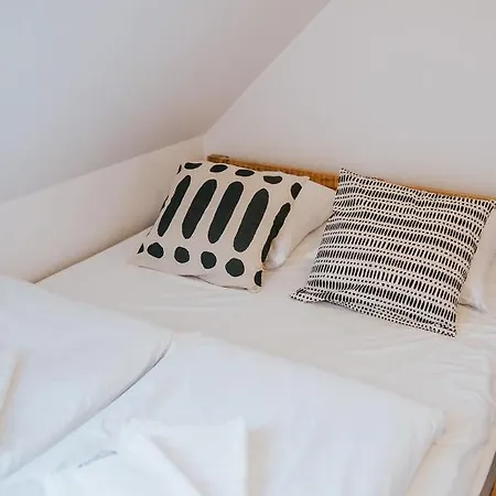 Kefs Guesthouse&café *