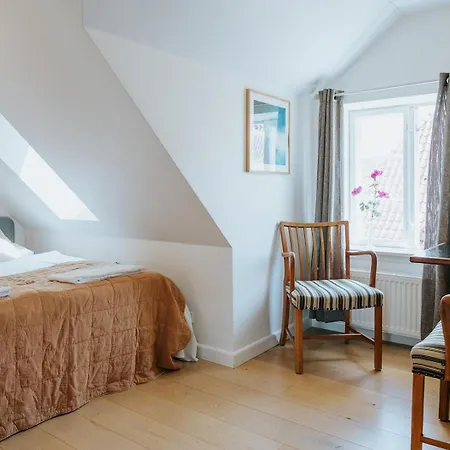 Alojamento de Acomodação e Pequeno-almoço Kefs & Cafe Ærøskøbing