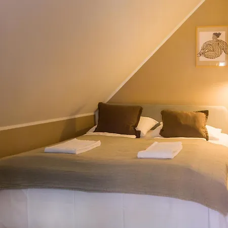 Bed & Breakfast Kefs Guesthouse&café