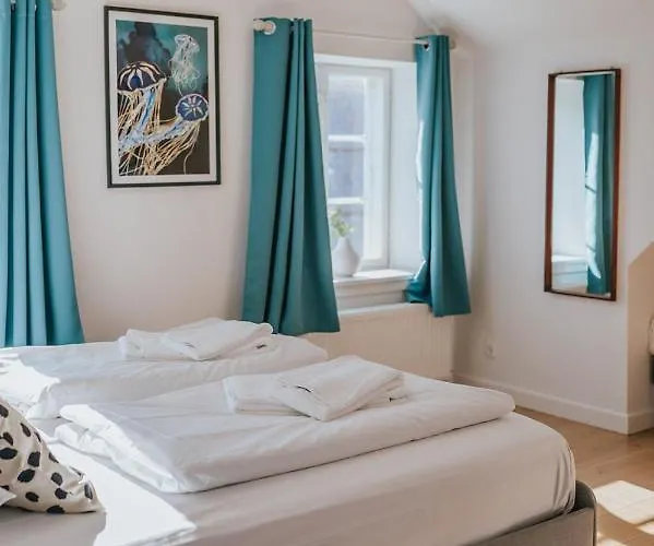 Kefs Guesthouse&café Bed & Breakfast *