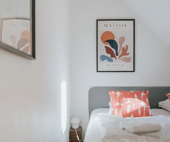 Kefs Guesthouse&café Bed & Breakfast *