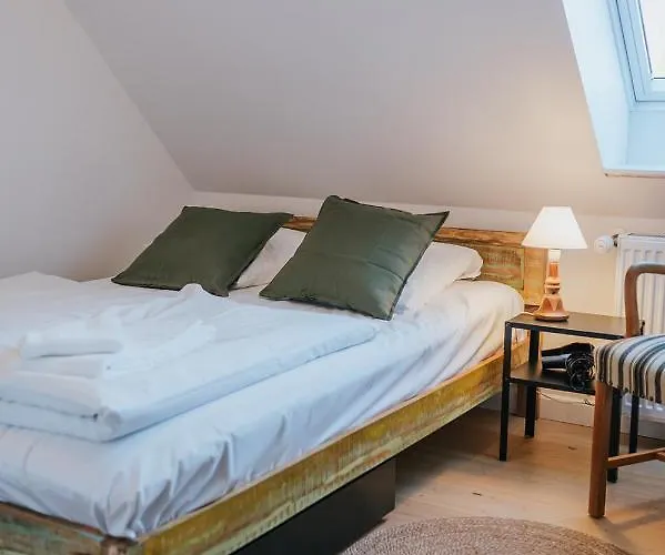 Kefs Guesthouse&café Bed & Breakfast *