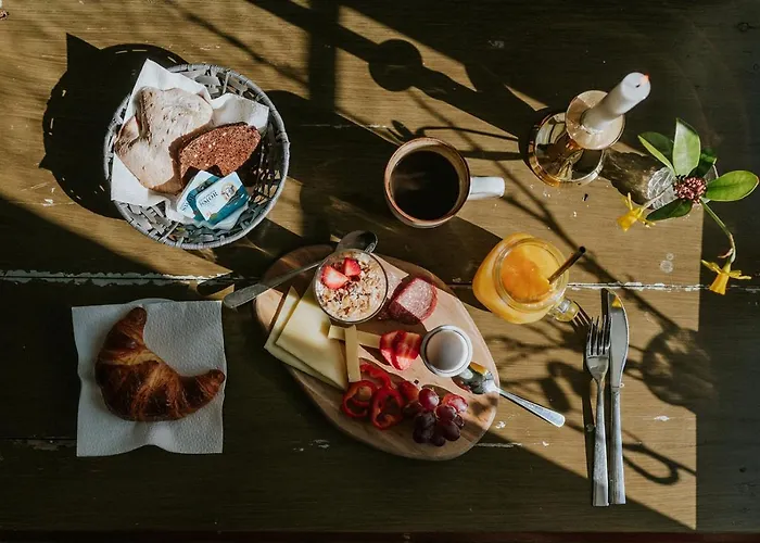 Bed & Breakfast Kefs Guesthouse&café