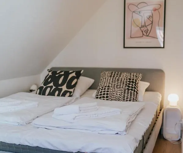 Bed & Breakfast Kefs Guesthouse&café