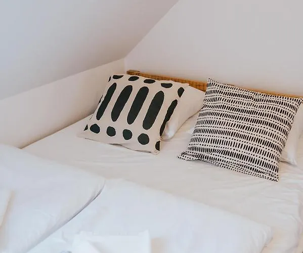 Kefs Guesthouse&café *